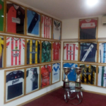 La camisetas de los clubes «vistieron» la sala de reunión de LRF